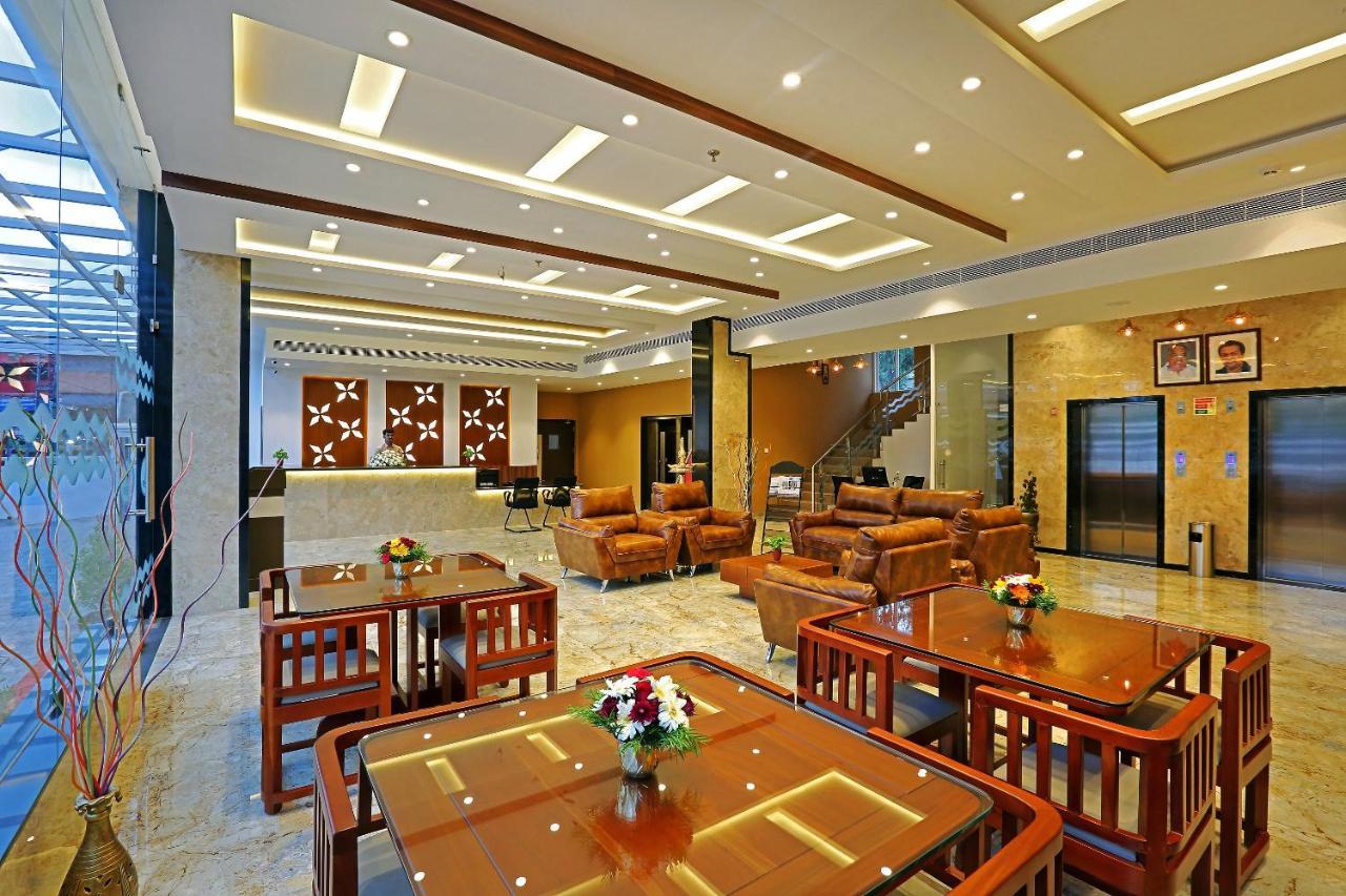 Renai Sreekrishna Hotel กูรูวาเยอร์ ภายนอก รูปภาพ