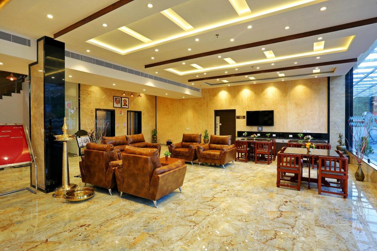 Renai Sreekrishna Hotel กูรูวาเยอร์ ภายนอก รูปภาพ