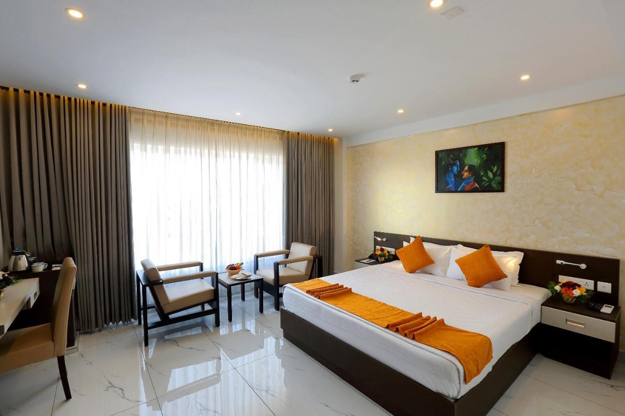 Renai Sreekrishna Hotel กูรูวาเยอร์ ภายนอก รูปภาพ