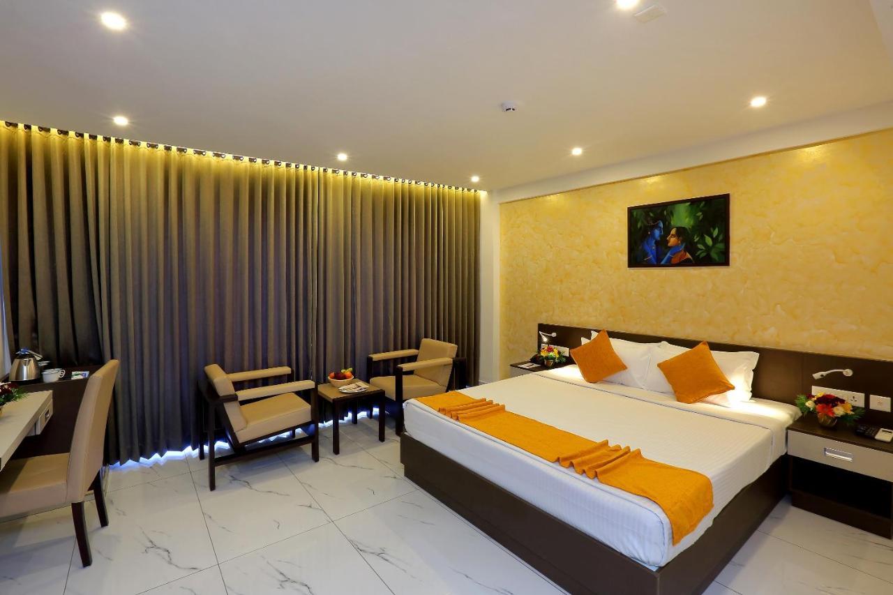 Renai Sreekrishna Hotel กูรูวาเยอร์ ภายนอก รูปภาพ