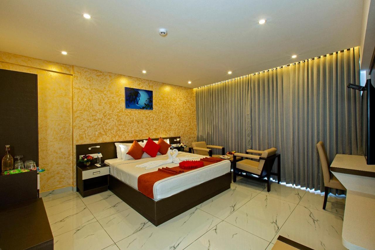 Renai Sreekrishna Hotel กูรูวาเยอร์ ภายนอก รูปภาพ