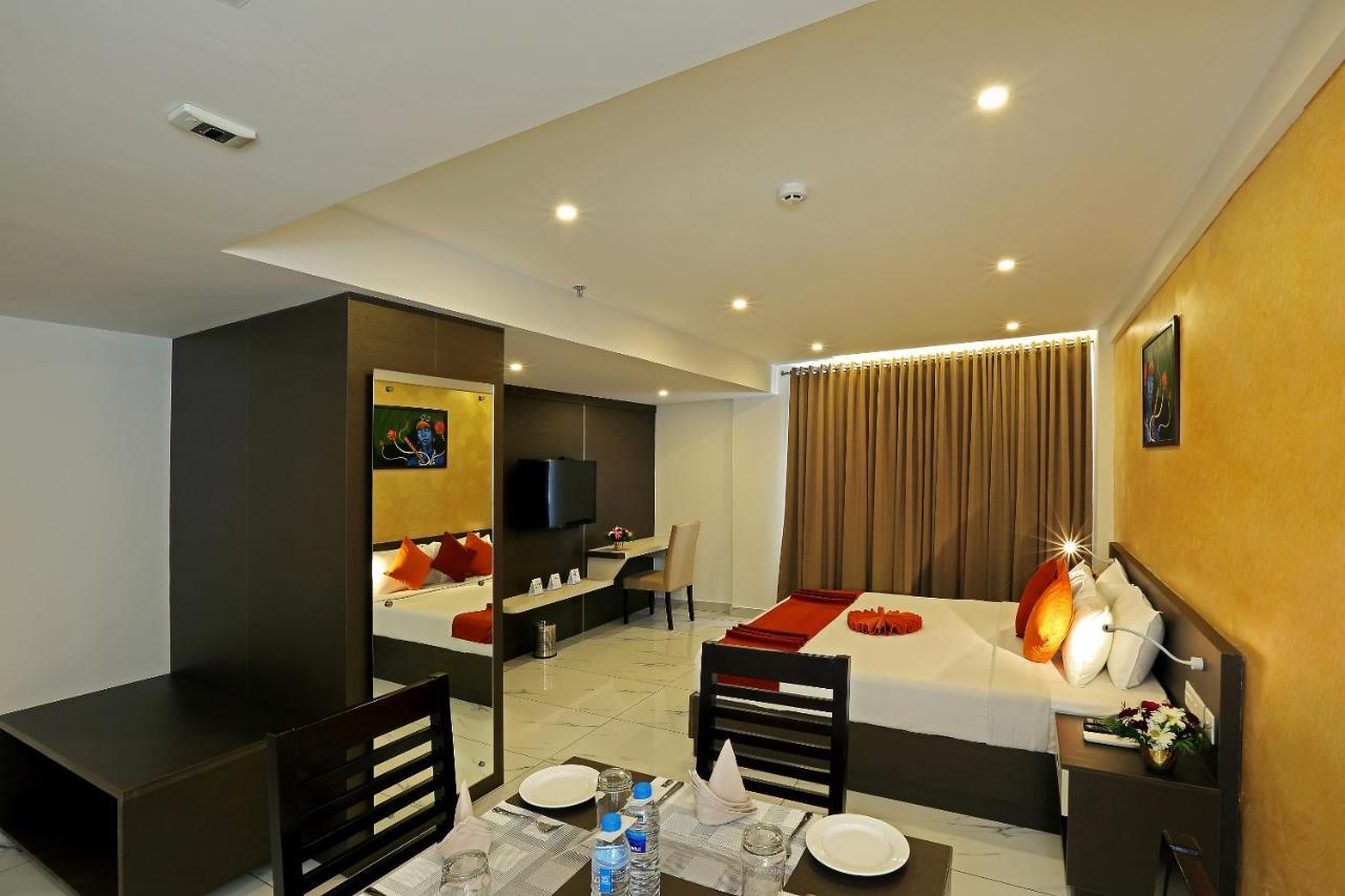 Renai Sreekrishna Hotel กูรูวาเยอร์ ภายนอก รูปภาพ