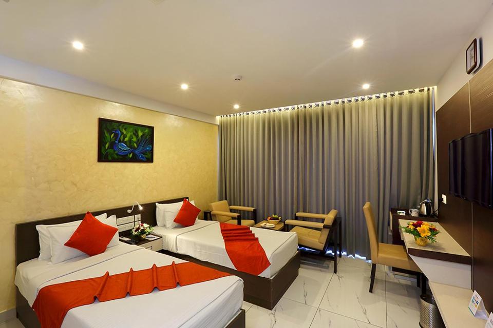 Renai Sreekrishna Hotel กูรูวาเยอร์ ภายนอก รูปภาพ